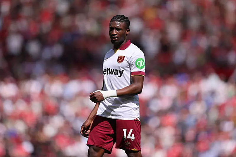 توتنهام يستعد لتقديم عرض مغري لضم قدوس في سباق محموم مع تشيلسي