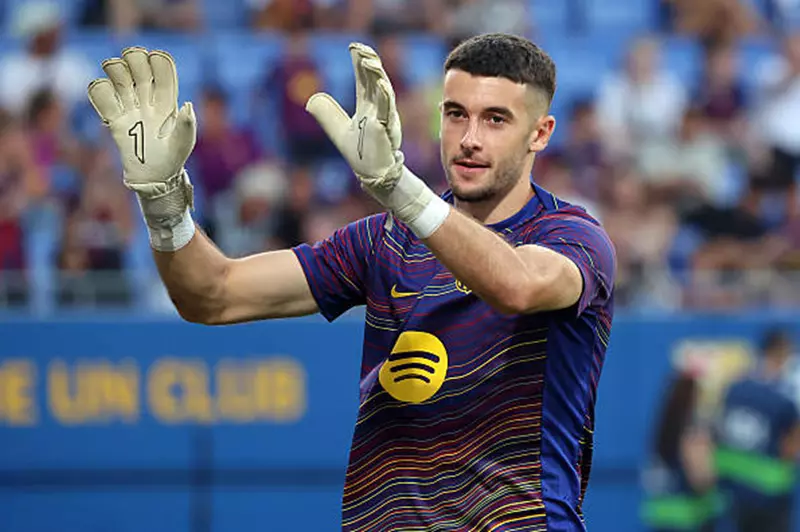 برشلونة يكشف تفاصيل إصابة تير شتيجن ويستعد لتسجيل لاعب جديد.