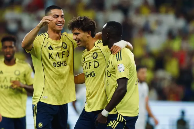 كلاسيكو حاسم.. مباريات اليوم الثلاثاء والقنوات الناقلة