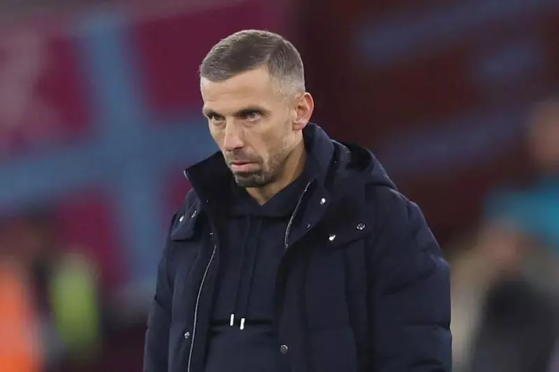 تقارير: وولفرهامبتون يدرس عودة جاري أونيل لتدريب الفريق